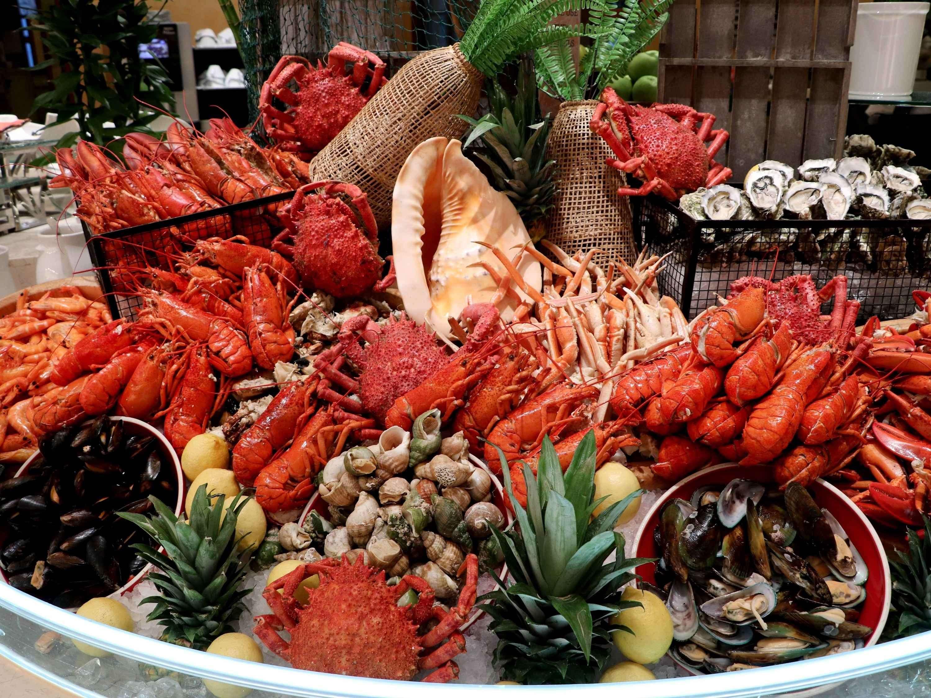 Sofitel Macau At Ponte 16 Hotel Eksteriør billede Seafood on display at a buffet