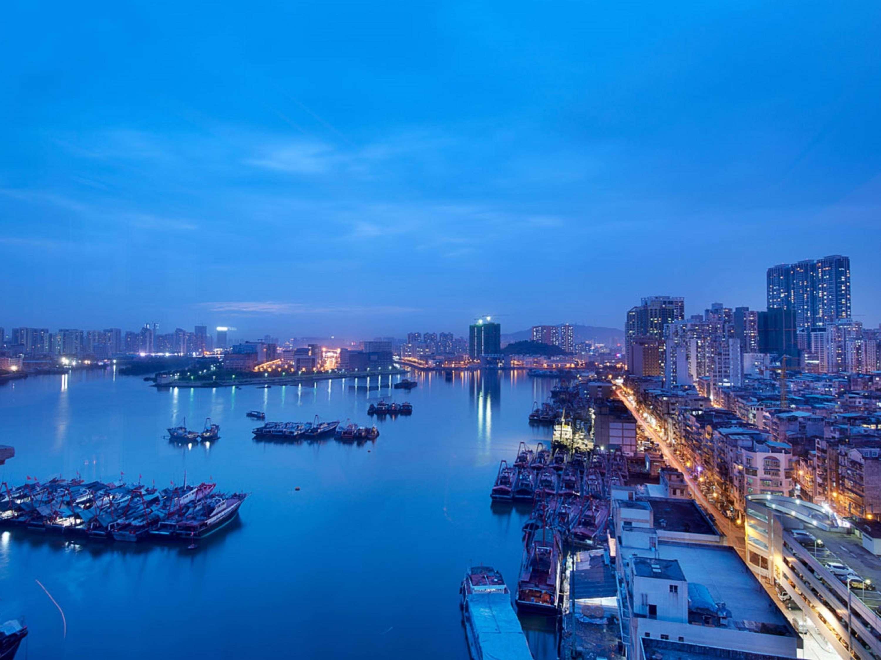 Sofitel Macau At Ponte 16 Hotel Eksteriør billede View of the river at night