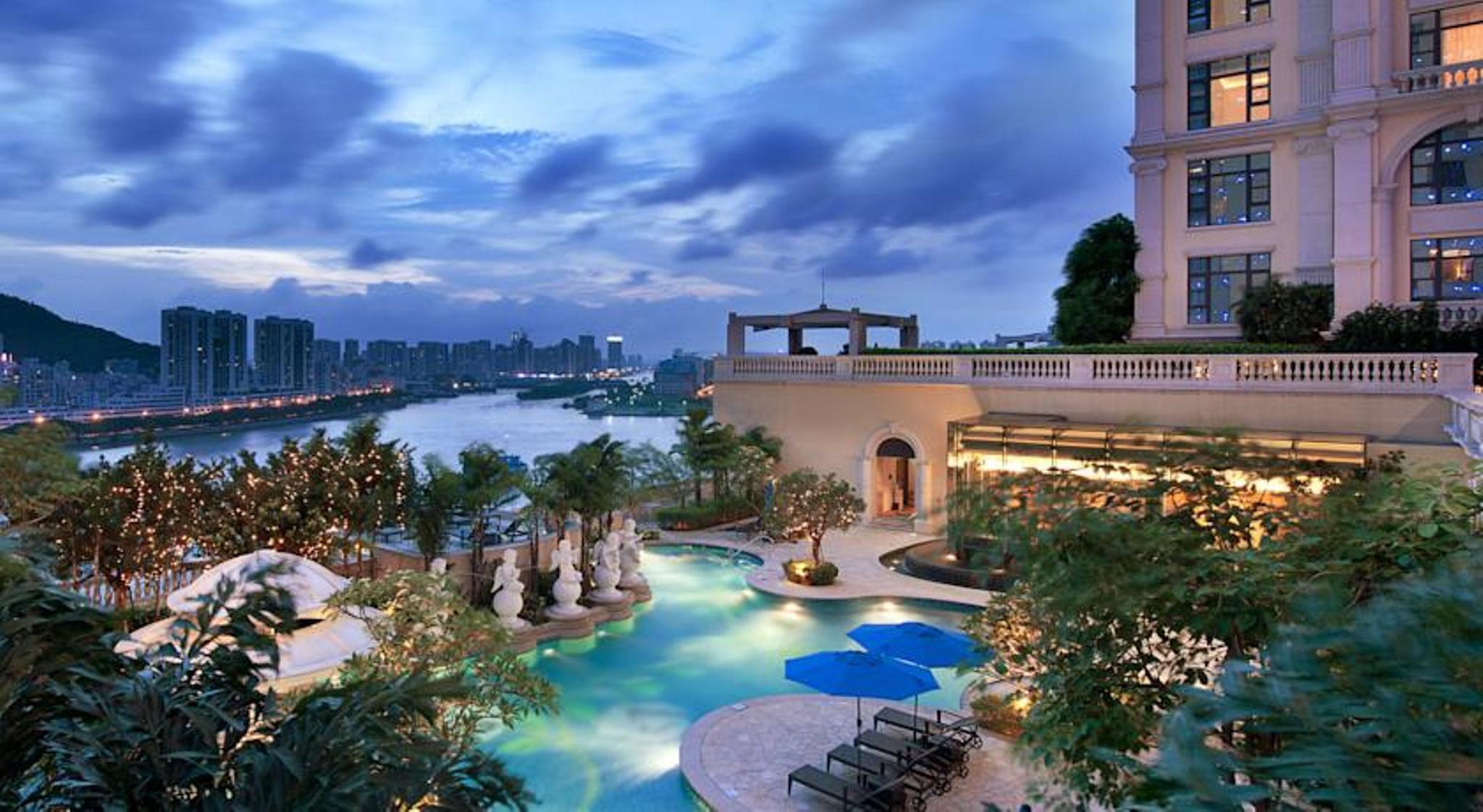 Sofitel Macau At Ponte 16 Hotel Eksteriør billede The pool at the hotel
