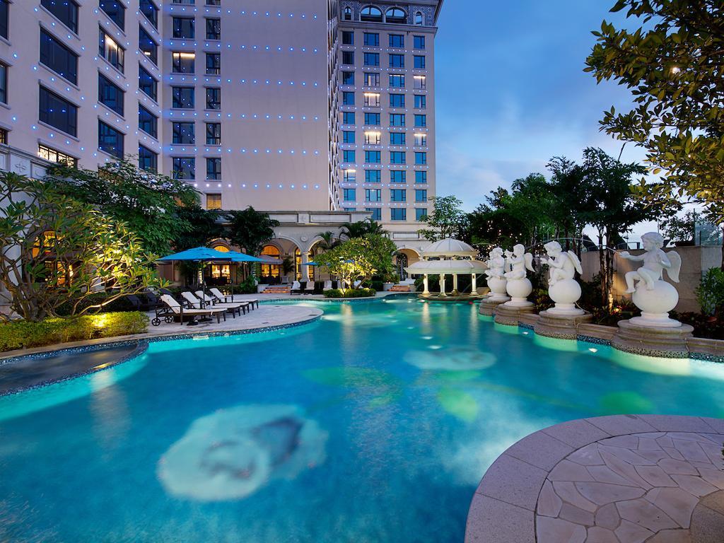 Sofitel Macau At Ponte 16 Hotel Eksteriør billede The swimming pool at the hotel